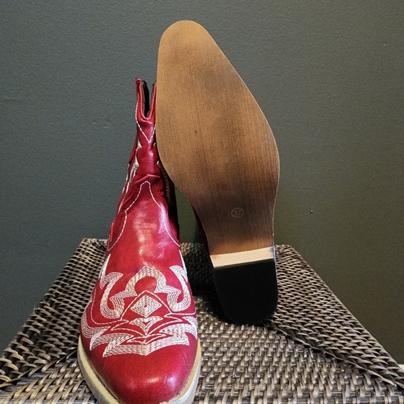 Red Ankle High Womens Boots - Picture 4 of 4